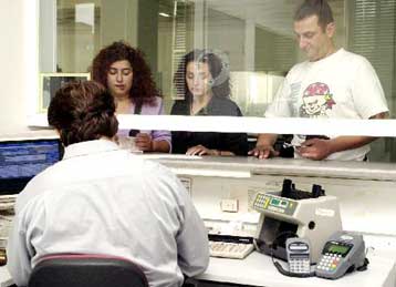 Σε ποια αγαθά εξετάζει αύξηση του ΦΠΑ το υπουργείο Οικονομίας