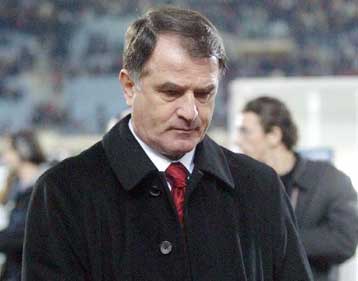 Παραμένει στην «ηλεκτρική καρέκλα» της τεχνικής ηγεσίας του Ολυμπιακού ο Μπάγεβιτς