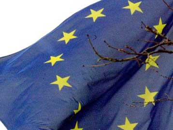 Στα 74,4 δισ. ευρώ διευρύνθηκε το εμπορικό πλεόνασμα της ευρωζώνης το 2004