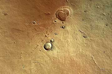 Μια παγωμένη θάλασσα ίσως κρύβεται κοντά στον ισημερινό του Αρη