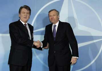 Ενθαρρυντική ανταπόκριση του ΝΑΤΟ στην ελπίδα της Ουκρανίας για μελλοντική ένταξη