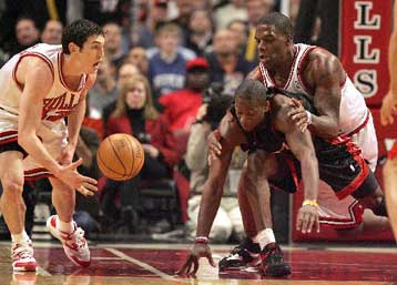 Νίκη για τους Μπουλς επί των Μαϊάμι Χιτ με 105-101