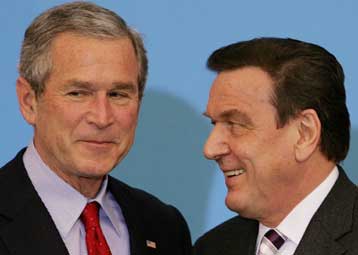 Οι διαφορές μας ανήκουν στο παρελθόν συμφώνησαν Μπους και Γκέρχαρντ Σρέντερ