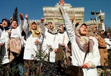 «Αμνηστεία» από την τουρκική Βουλή στις φοιτήτριες που αποβλήθηκαν λόγω μαντήλας