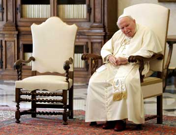 Στο νοσοκομείο εισήχθη ξανά το πρωί της Πέμπτης ο Πάπας Ιωάννης Παύλος Β