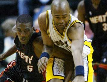 Νίκη στο καλάθι για τους Πέισερς κόντρα στους Μαϊάμι Χιτ