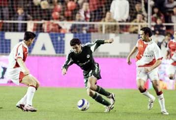 Στο φινάλε υπέκυψε ο Παναθηναϊκός, ηττήθηκε 2-0 στη Σεβίλη, απεβλήθη ο Γκονσάλες