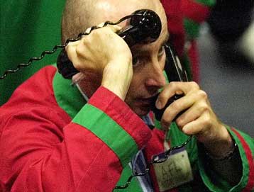 Σε υψηλό τετραμήνου, πάνω από τα 51 δολάρια, οι τιμές του πετρελαίου