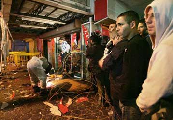 Κατηγορίες εμπλοκής της Χεζμπολάχ στην αιματηρή επίθεση αυτοκτονίας στο Τελ Αβίβ