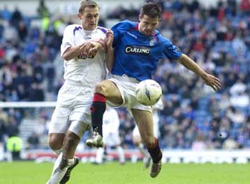 Παραμένουν στην κορυφή οι Ρέιντζερς, 2-1 την Κιλμάρνοκ στο «Αϊμπροξ»