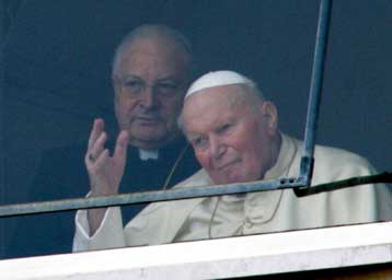 Σε μία σύντομη εμφάνιση στο παράθυρο του νοσοκομείου περιορίστηκε ο Πάπας