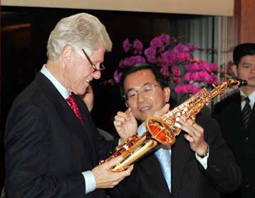 Επίσκεψη Κλίντον στην Ταϊβάν προκαλεί «ανησυχία» στο Πεκίνο