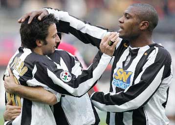 Η Μίλαν πήρε το ντέρμπι του Μιλάνου και εξακολουθεί να «μονομαχεί» με την Γιουβέντους