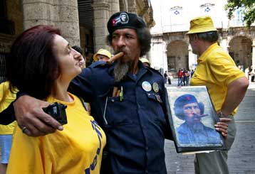 Περιορίστε τις επαφές σας με τους τουρίστες, ζητούν από τους Κουβανούς οι Αρχές