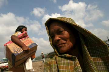 Λίγη και απρόσιτη η ανθρωπιστική βοήθεια, καταγγέλλουν οι οργανώσεις