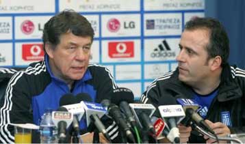 Τα ματς του Ολυμπιακού με ΠΑΟΚ και Νιούκαστλ θα παρακολουθήσει ο Ρεχάγκελ