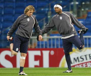 Εξιτήριο πήρε από την κλινική του Τορίνο ο Πάβελ Νέντβεντ, θα παραμείνει κλινήρης