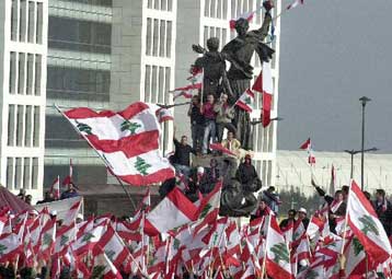 «Πολιορκία» στη Συρία από τη λιβανική αντιπολίτευση με στήριξη των ΗΠΑ