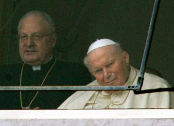 Κατόρθωσε να μιλήσει ο Πάπας μετά την επέμβαση τραχειοτομής