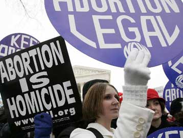 Ευρωπαϊκά «πυρά» κατά της σκληρής αμερικανικής στάσης για τις εκτρώσεις