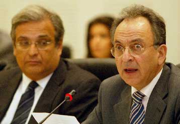 Στη δικαιοδοσία των νομαρχιών η δυνατότητα λειτουργίας των καταστημάτων τις Κυριακές