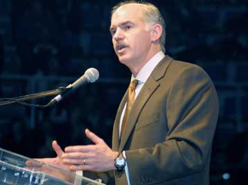 Νέα κοινωνική συμφωνία μεταξύ ΠΑΣΟΚ και λαού πρότεινε ο Γ.Παπανδρέου