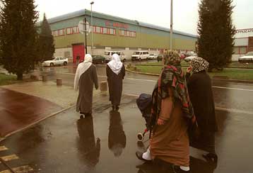 Θύμα ρατσισμού μουσουλμάνα στο Βέλγιο – Παραιτήθηκε από τη δουλειά της