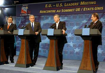 Σε επτά επίσημες γλώσσες της ΕΕ οι συνεντεύξεις Τύπου αποφάσισε η Κομισιόν