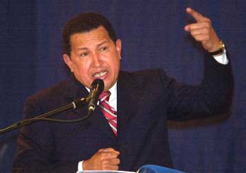 «Στοπ» στο πετρέλαιο εάν οι ΗΠΑ βλάψουν τη Βενεζουέλα, προειδοποιεί ο Τσάβες