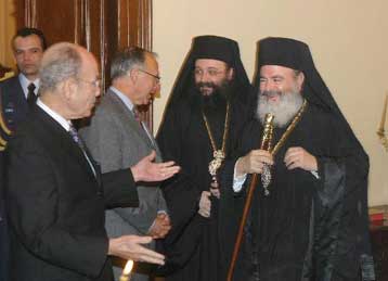 Η κρίση στην Εκκλησία να μη σκιάσει την ιερoσύνη του Πατρών ευχήθηκε ο Κ.Στεφανόπουλος