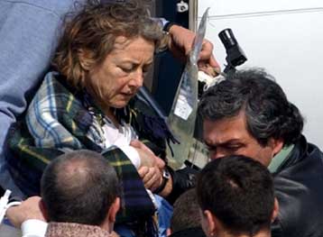 Επέστρεψε στην Ιταλία η τραυματισμένη δημοσιογράφος Τζουλιάνα Σγκρένα