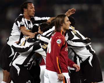 Μίλαν και Γιουβέντους «βγήκαν» αλώβητες από τα ματς με Αταλάντα και Ρόμα