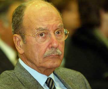 Σε «επανάσταση εφαρμογής των νόμων» κάλεσε ο Κωστής Στεφανόπουλος