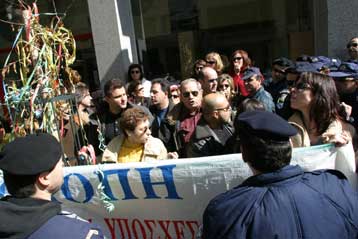 Να προσφύγει στο ΑΣΕΠ όποιος συμβασιούχος νομίζει ότι αδικείται, λέει ο Πρ.Παυλόπουλος