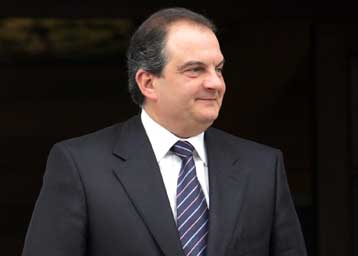 Σε επίσπευση του ανασχηματισμού φέρεται να προσανατολίζεται ο Κ.Καραμανλής