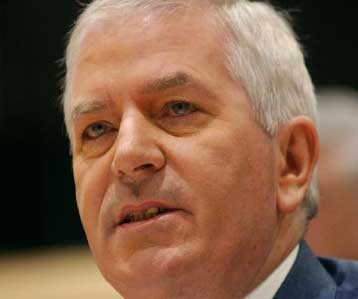 Επαφές Αλογοσκούφη στις Βρυξέλλες για τον «βασικό μέτοχο»