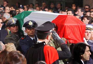 Διαφορετική η εκδοχή Ιταλίας και ΗΠΑ για το θάνατο του πράκτορα Καλιπάρι στο Ιράκ