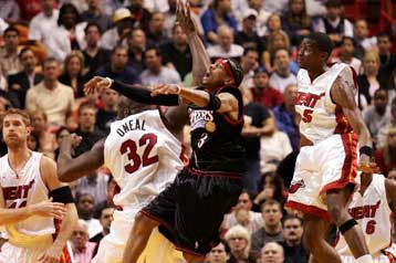 Ακάθεκτοι συνεχίζουν οι Χιτ με έκτη σερί νίκη