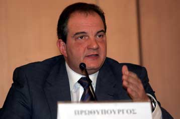 «Ανέστειλε» τον ανασχηματισμό, προανήγγειλε διετή λιτότητα ο Κ.Καραμανλής