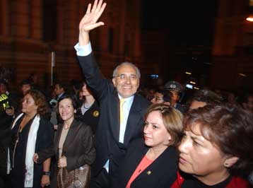 Απορρίφθηκε η παραίτηση του προέδρου της Βολιβίας Κάρλος Μέσα