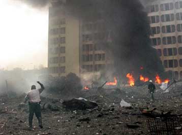 Κάτω από σύννεφα καπνού και υπό τις ριπές αυτόματων όπλων «ξύπνησε» η Βαγδάτη