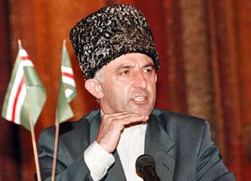 Σε ρωσική «παγίδα» στην ειρήνη μεταφράζεται η δολοφονία του Ασλάν Μασχάντοφ