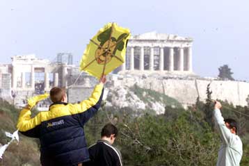 Γιορτινή ατμόσφαιρα σε Αθήνα και Θεσσαλονίκη την Καθαρά Δευτέρα