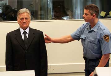 Αθώος δήλωσε ενώπιον του ICTY ο Σέρβος πρώην στρατηγός Μόμτσιλο Πέρισιτς