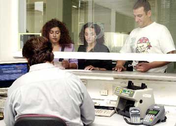 Πτώση 12% στα έσοδα από ΦΠΑ το Φεβρουάριο – «Στάση πληρωμών» στο Δημόσιο