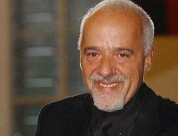 Δεκαέξι συγγραφείς ένωσαν τις πένες τους για να βοηθήσουν τα θύματα του τσουνάμι