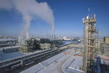 Ακόμη δύο δεκαετίες κυριαρχίας του «μαύρου χρυσού» στην ελληνική αγορά βλέπει το ΙΟΒΕ