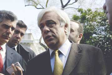 Για άγνοια και παραπληροφόρηση κατηγορεί το ΠΑΣΟΚ ο Προκόπης Παυλόπουλος