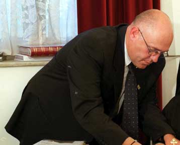 Καταστράφηκαν τα αρχεία της ΕΥΠ για τον Βαβύλη, σύμφωνα με το πόρισμα της ΕΔΕ