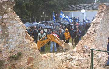 Ένταση και συλλήψεις για το μνημείο της Εθνικής Αντίστασης στο Σκοπευτήριο Καισαριανής